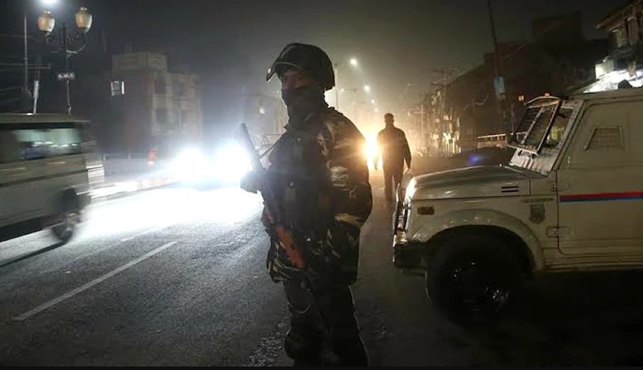 श्रीनगर : आतंककारी हमलामा २ प्रहरीको मृत्यु १२ जवान गम्भीर घाइते 